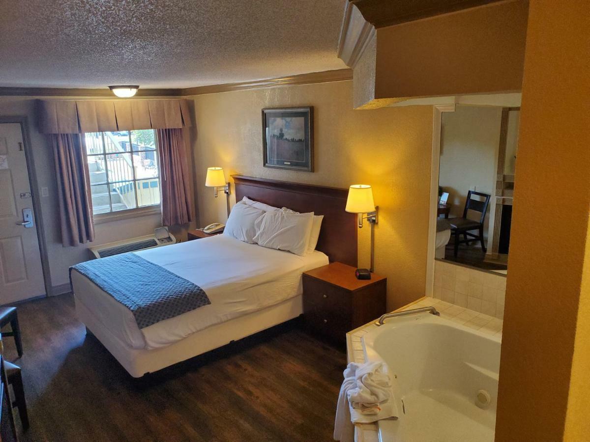 Colonial House Motel Pigeon Forge Zewnętrze zdjęcie